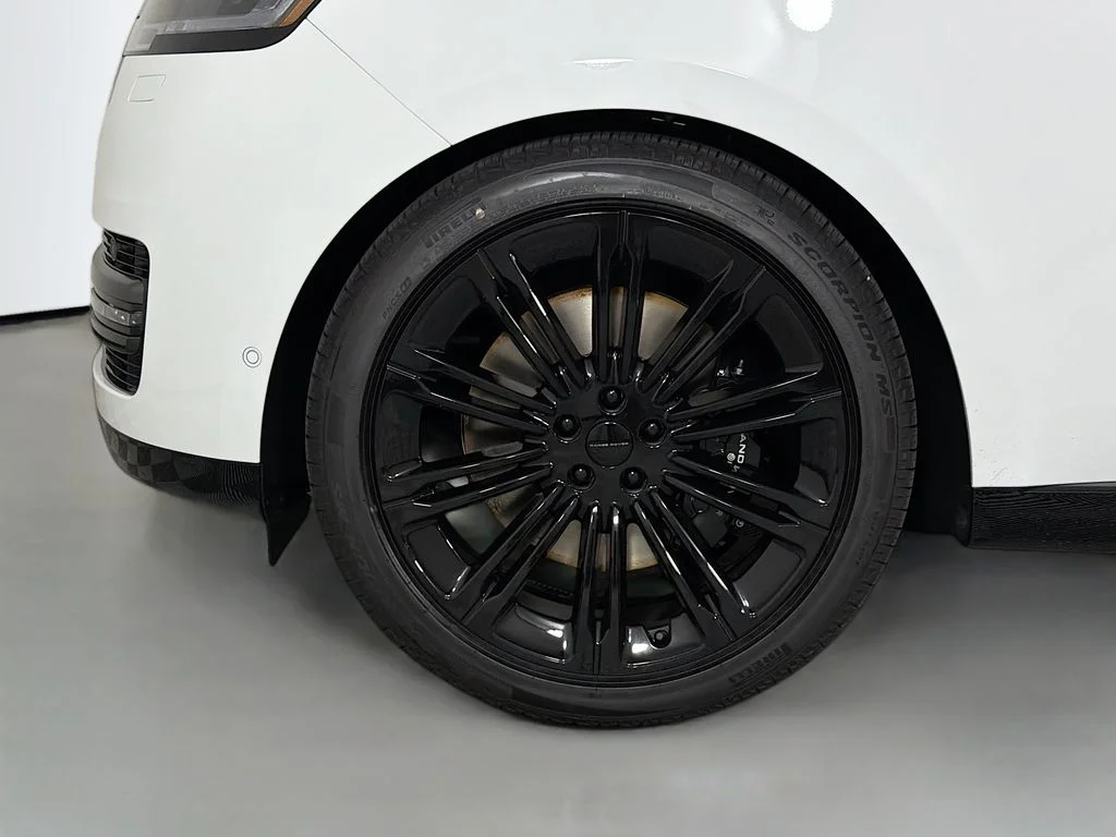 New 2026 Fuji White Land Rover SE image 33