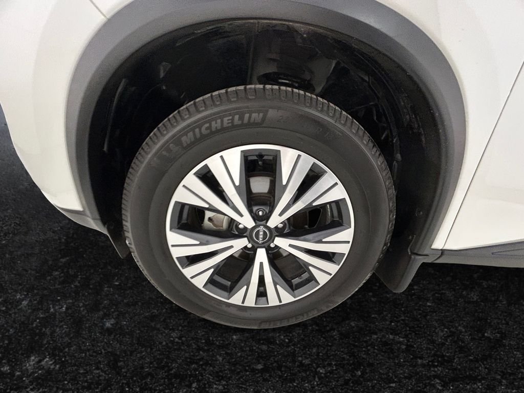 Used 2022 White Nissan SV image 27