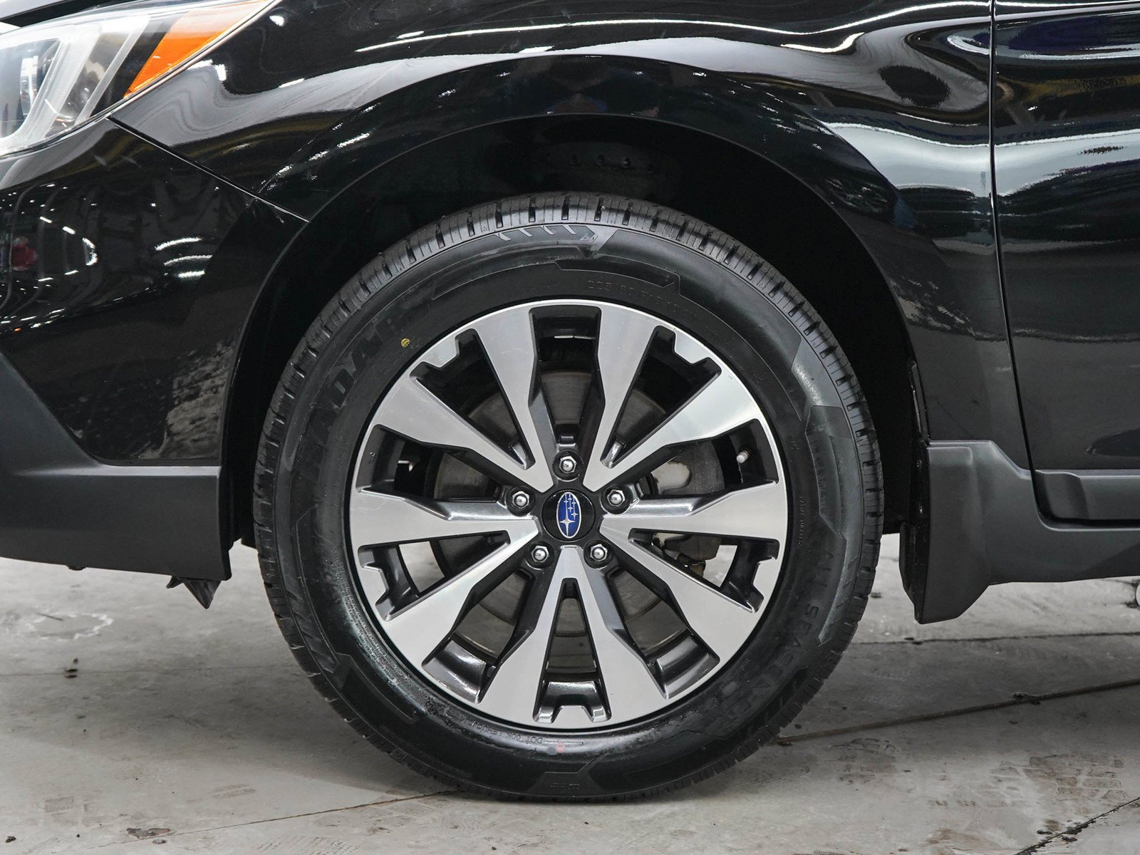Used 2017 Crystal Black Pearl Subaru 3.6R image 32