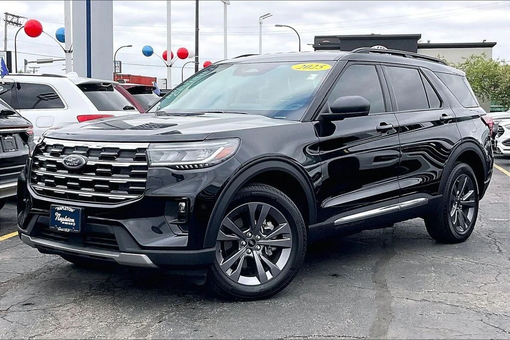 Used 2025 Black Metallic Ford Active image 10