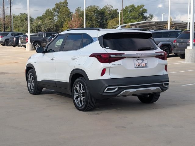 Used 2022 White Kia EX image 4