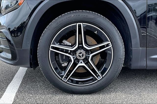 Used 2024 Black Mercedes-Benz GLB 250 image 33