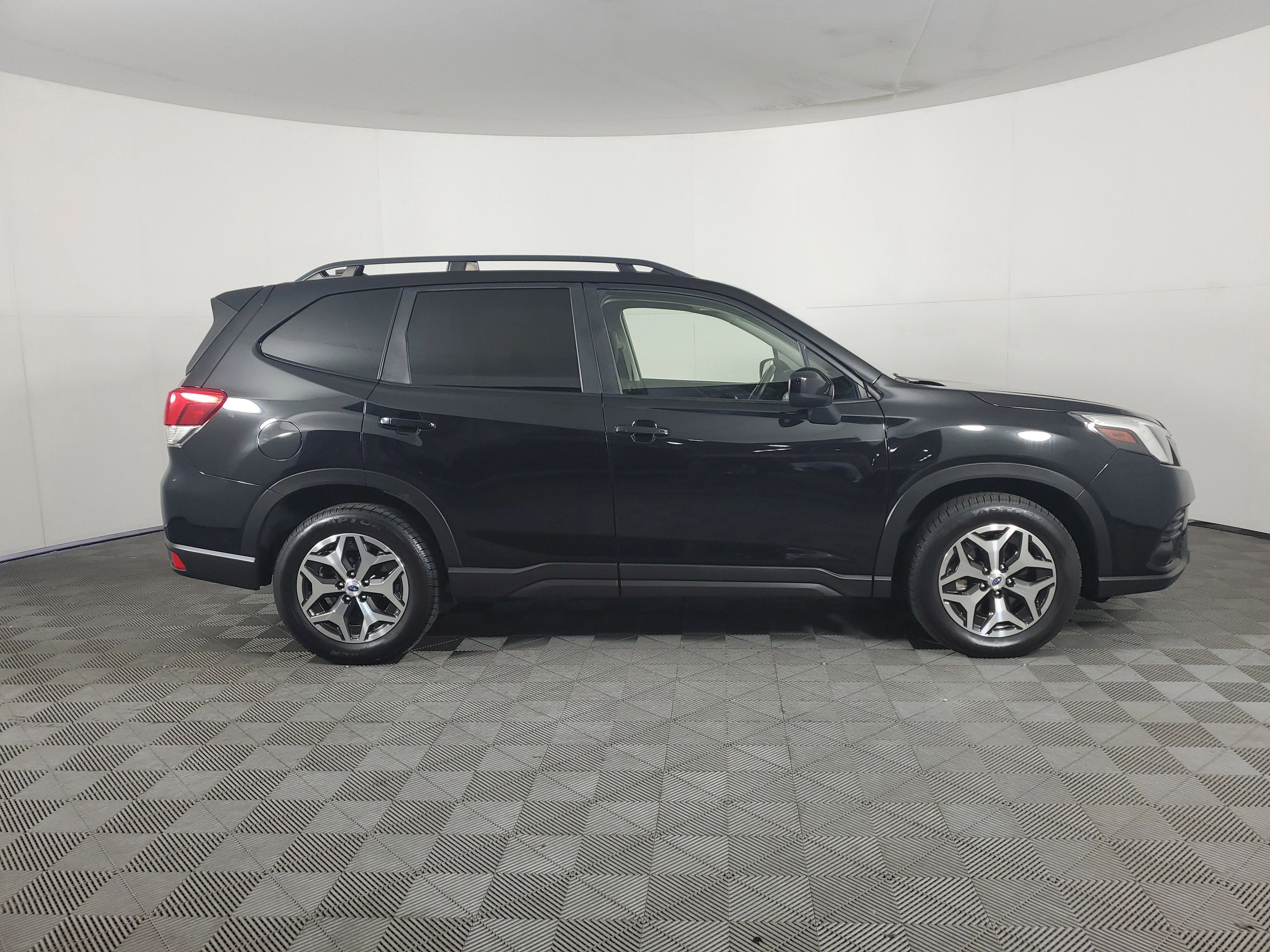Used 2022 Crystal Black Silica Subaru Premium image 3