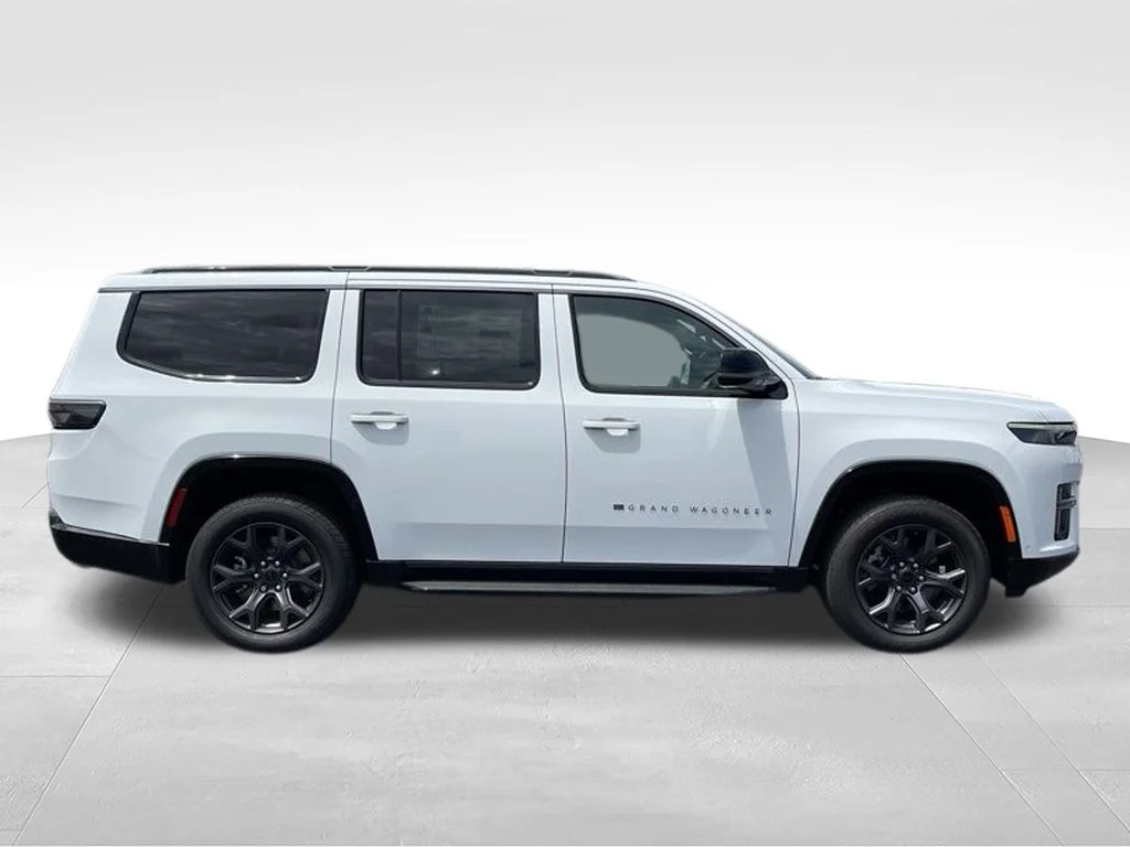 New 2026 Bright White Clear-Coat Exterior Paint Jeep Limited Altitude image 4