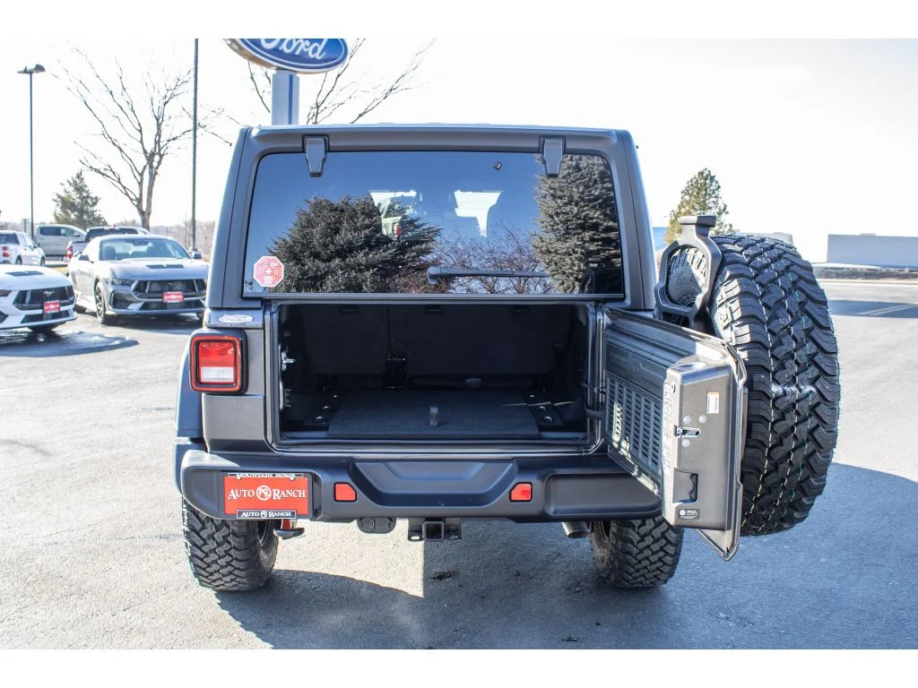 New 2026 Granite Crystal Metallic Clearcoat Jeep Willys image 10