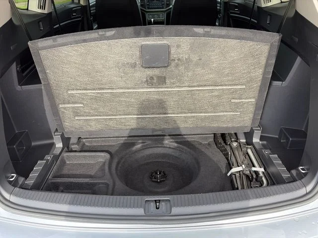 Used 2021 Silver Volkswagen 3.6L V6 SE w/Technology R-Line image 32