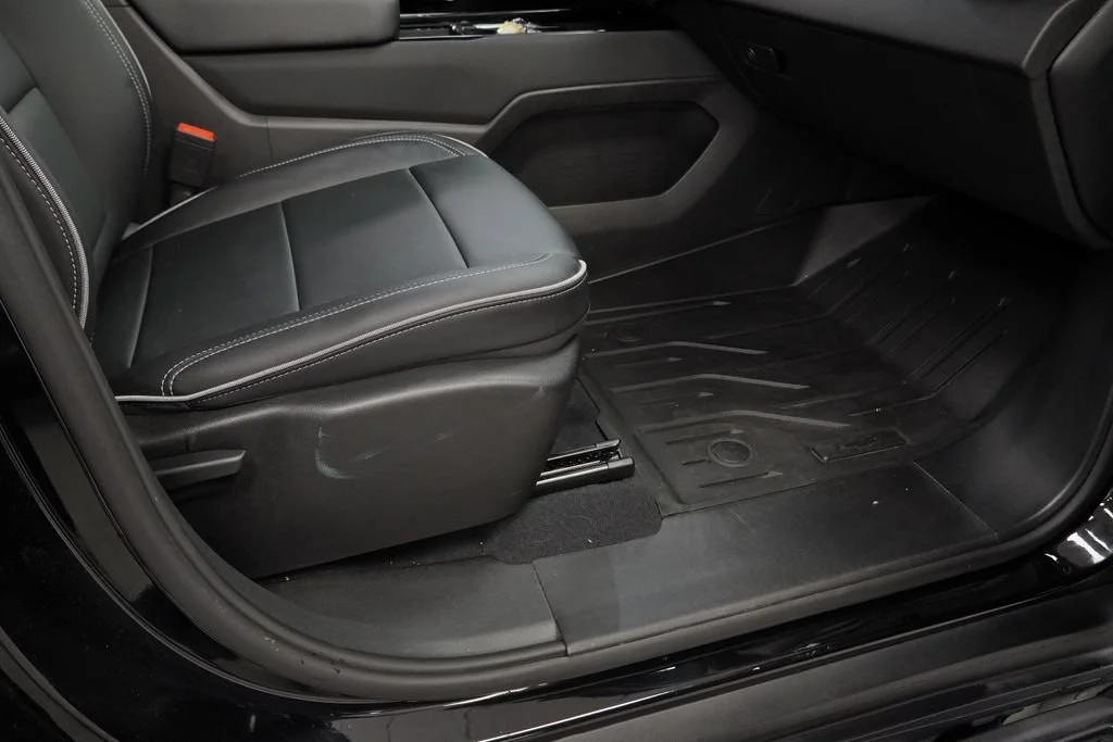 New 2026 Black Chevrolet LT - Extended Range image 28