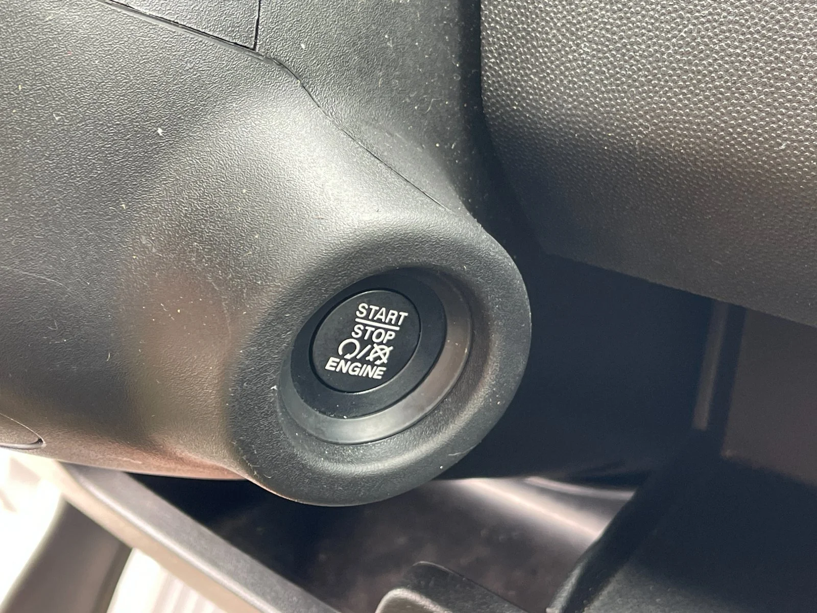 Used 2025 White Ram Base image 25
