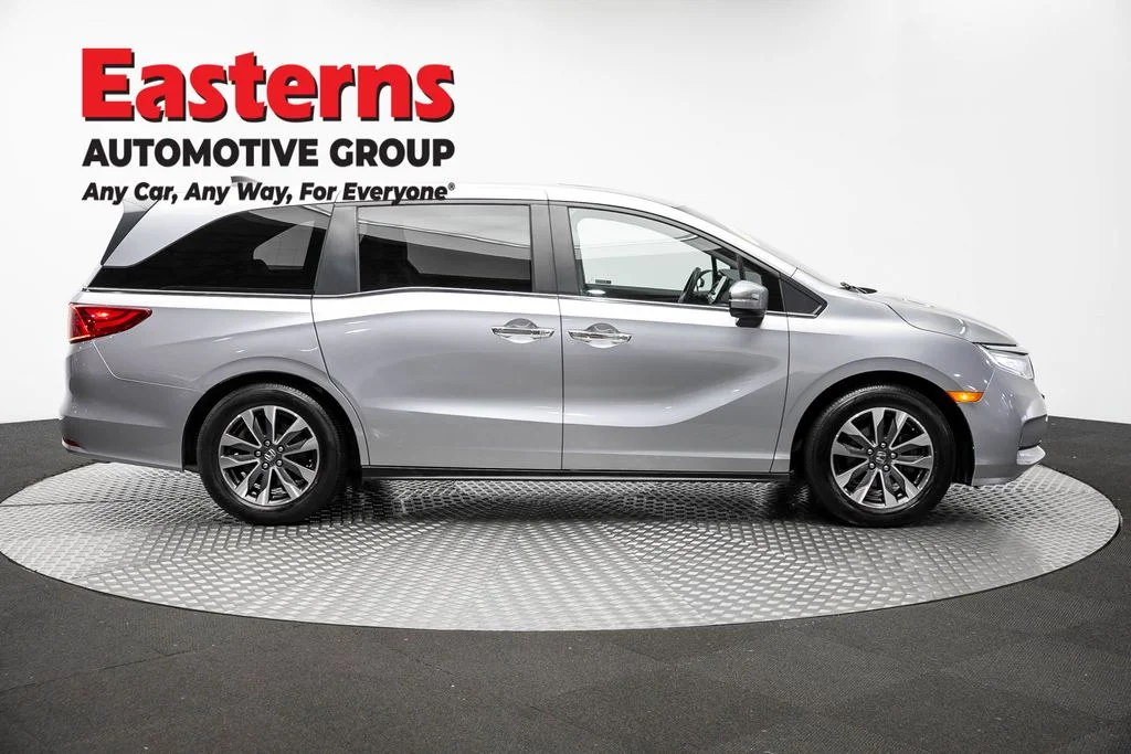 Used 2023 Silver Honda EX-L image 3