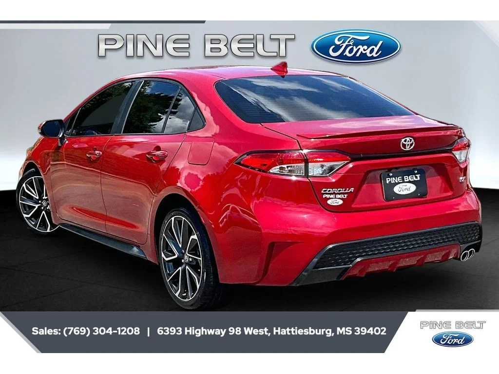 Used 2020 Barcelona Red Metallic Toyota SE image 2