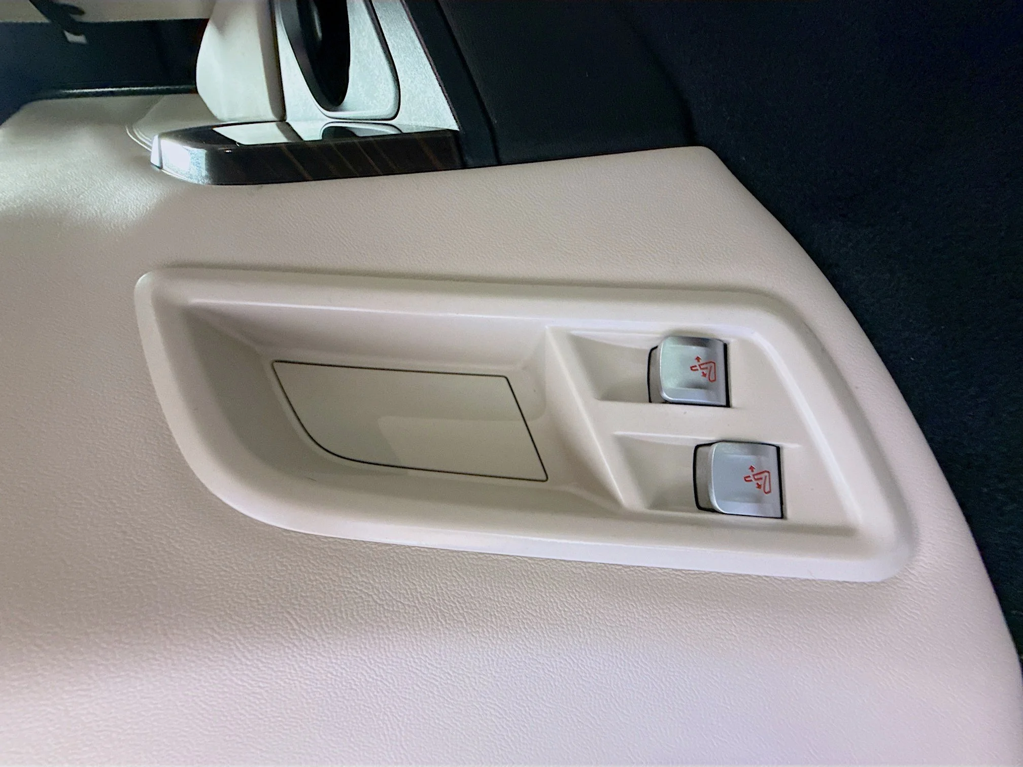 Used 2020 Mineral White Metallic BMW xDrive40i image 41