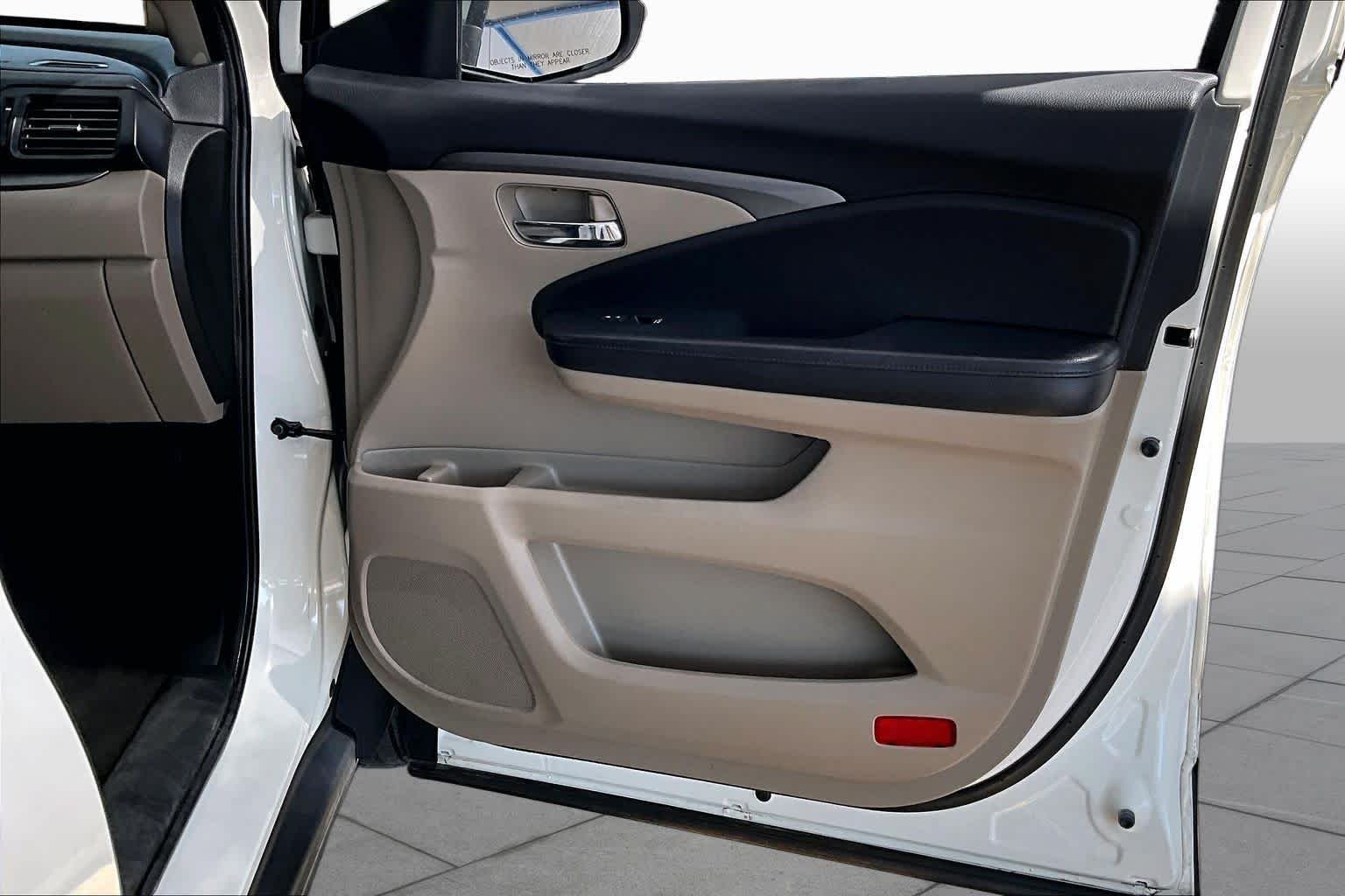 Used 2016 White Diamond Pearl Honda EX-L image 23