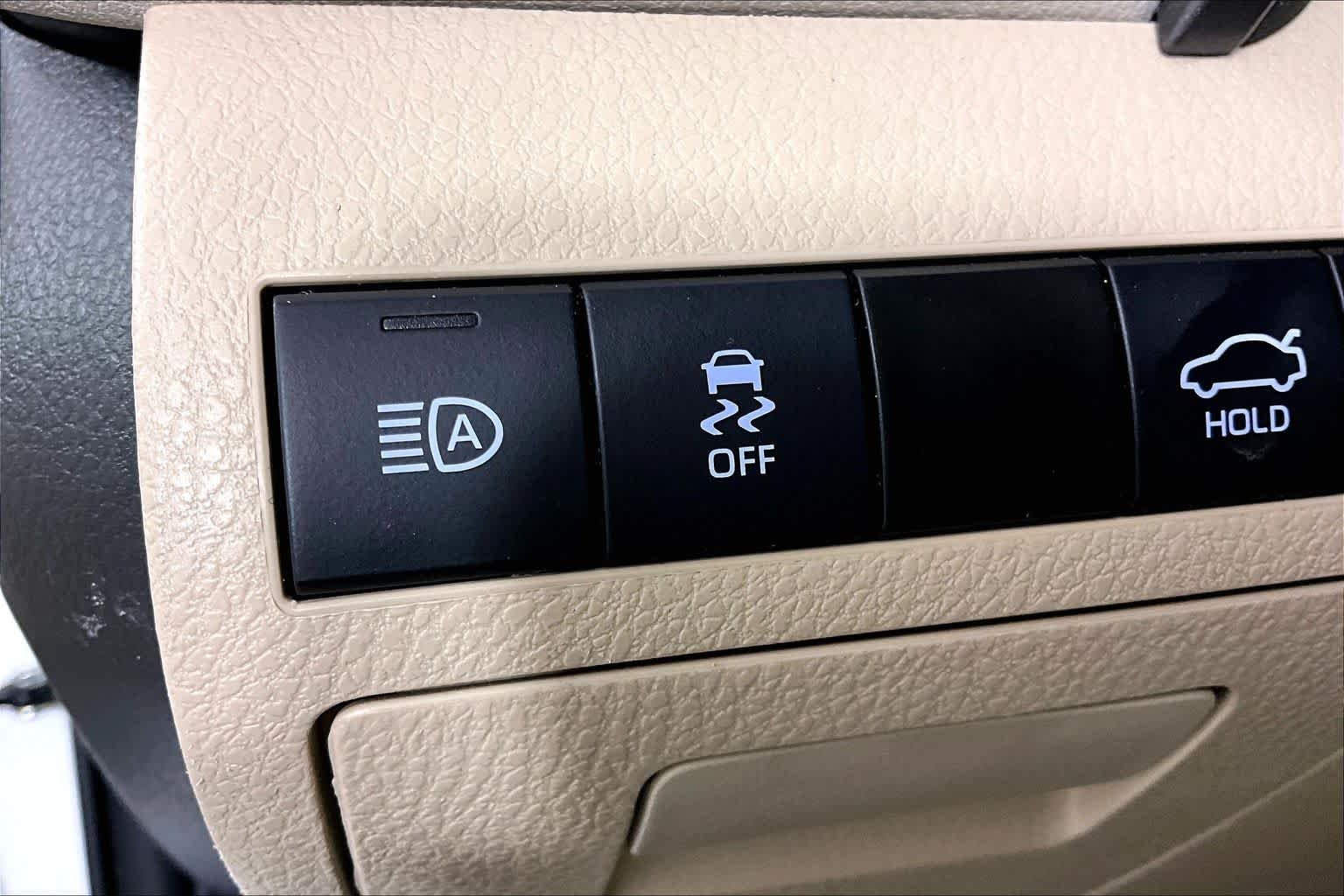 Used 2023 Wind Chill Pearl Toyota XLE image 31