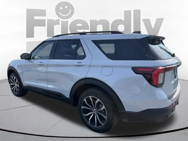 New 2026 Space White Metallic Ford ST-Line image 4
