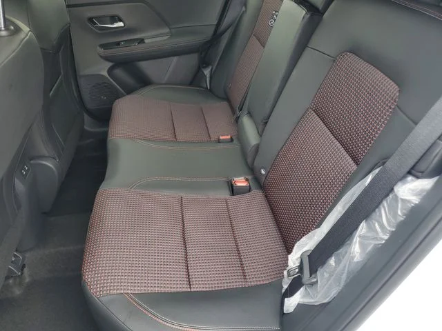 Certified Used 2025 White Nissan SR image 9