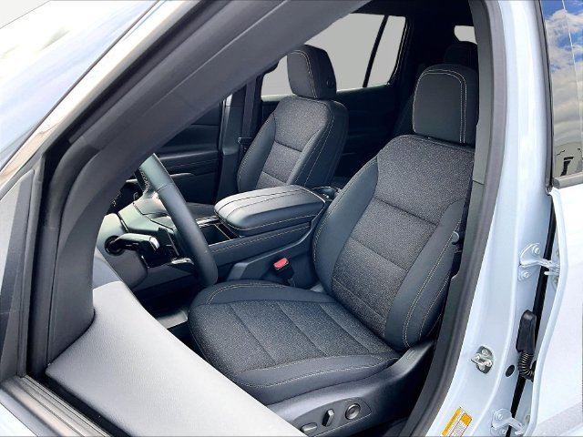New 2027 Polar White Tricoat Chevrolet LT image 10