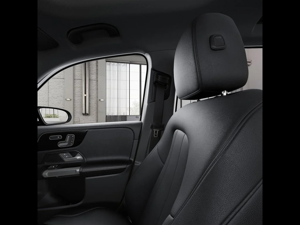 New 2026 Polar White Mercedes-Benz GLB 250 image 92