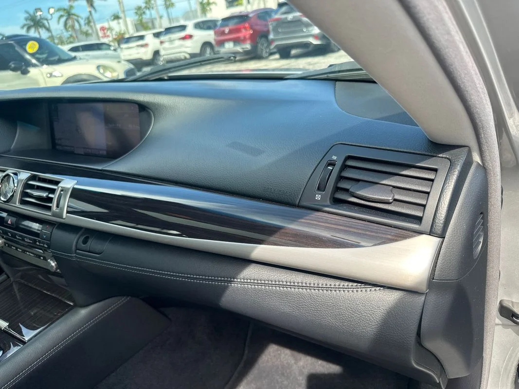 Used 2014  Lexus  image 30