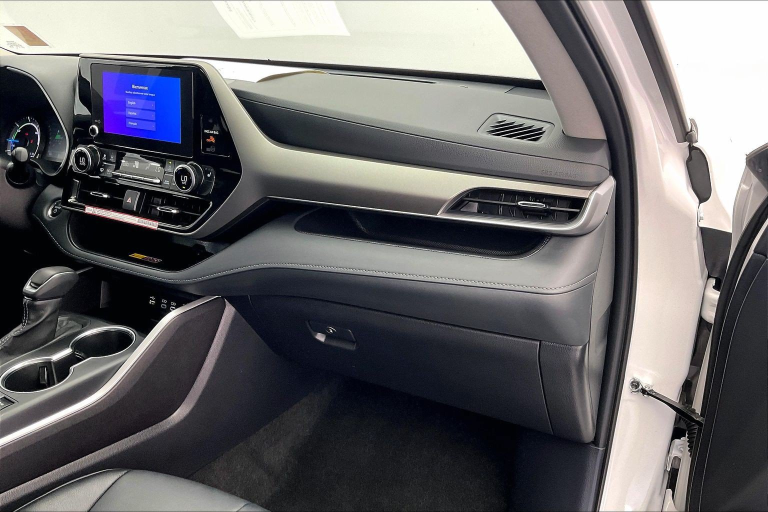 Used 2026 Wind Chill Pearl Toyota XLE image 16