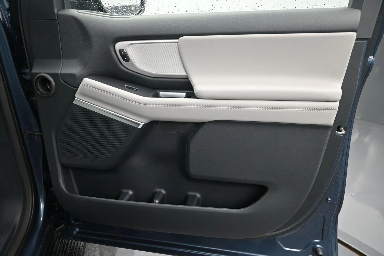 New 2027 Nocturnal Blue Metallic Ford MAX Active image 6