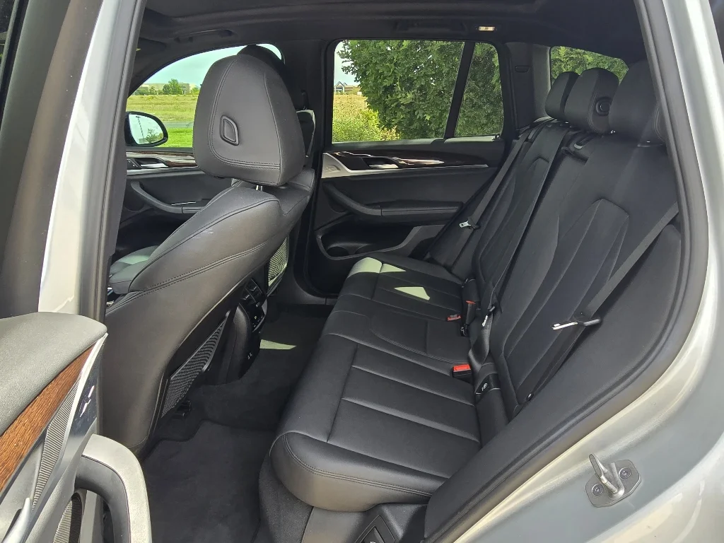 Used 2021 Glacier Silver Metallic BMW xDrive30e image 14