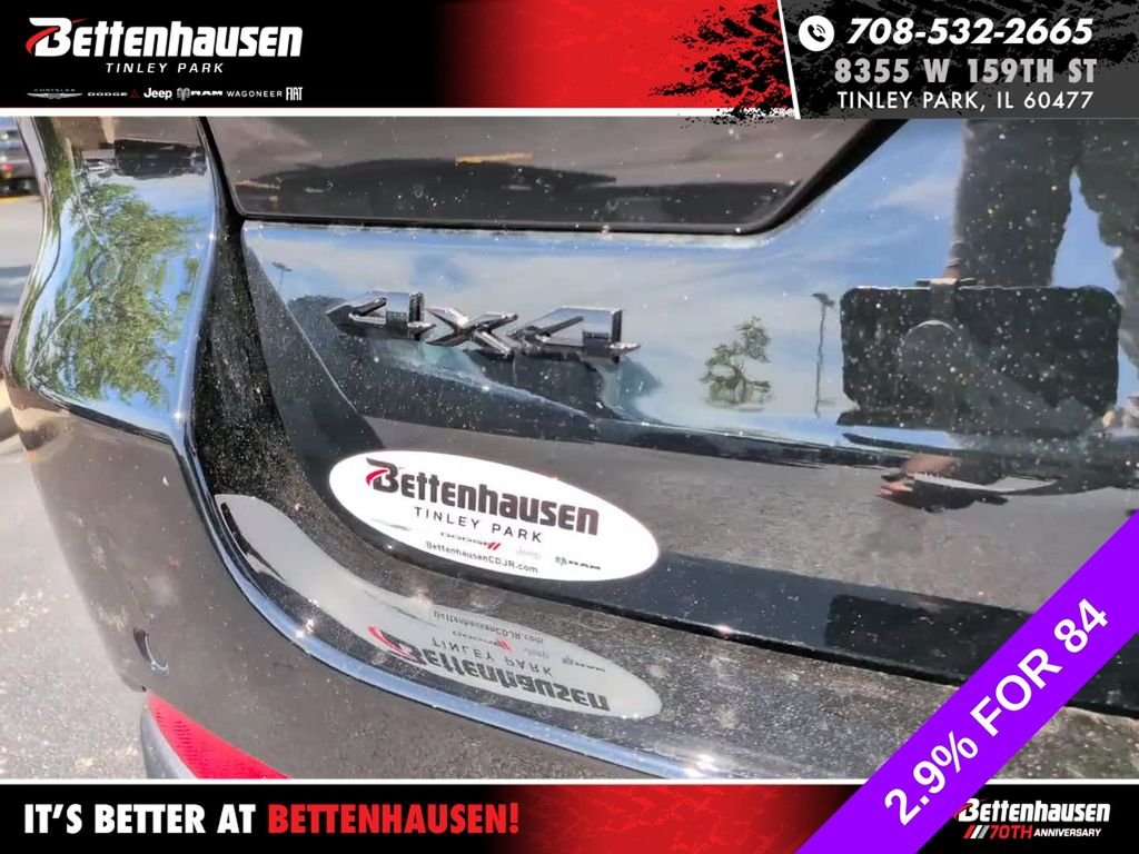 New 2026 Diamond Black Crystal Pearl-Coat Exterior Paint Jeep Altitude image 9