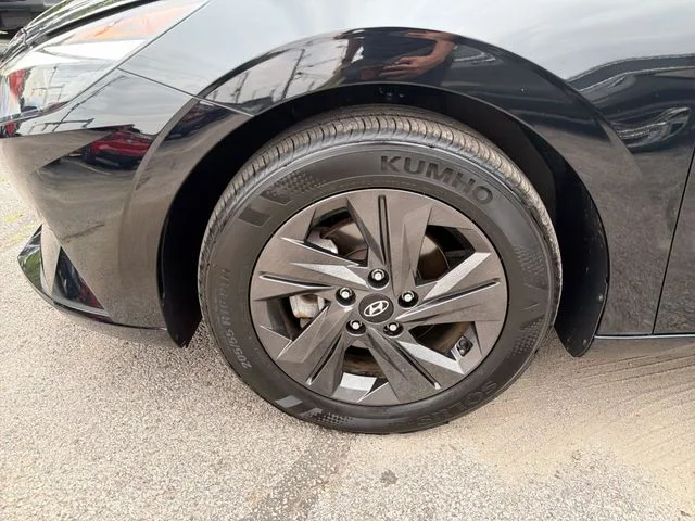 Used 2023 Black Hyundai SEL image 20