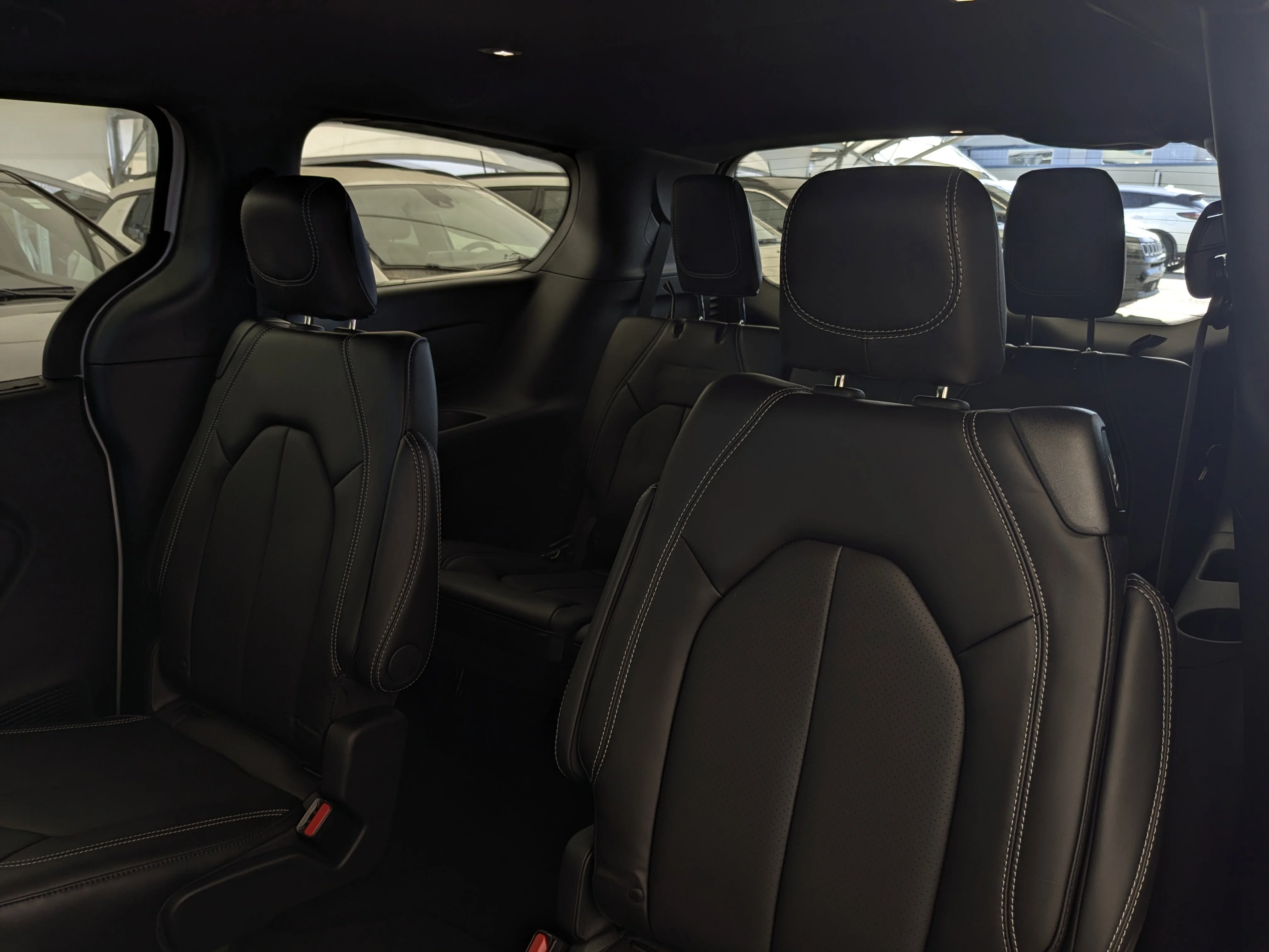 New 2026 White Chrysler Select - - 360 Camera - FAV Edition - Power Liftgate - Remote Start & tons more! image 28