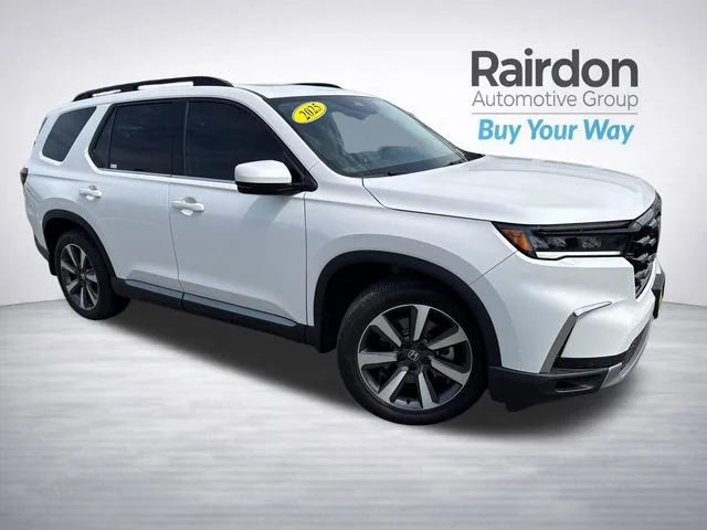 2025 Honda Pilot Touring AWD's photo