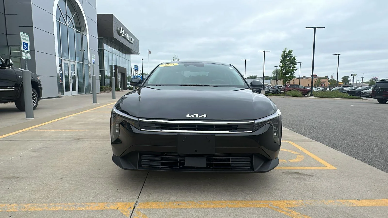 Used 2025 Aurora Black Pearl Kia LXS image 6