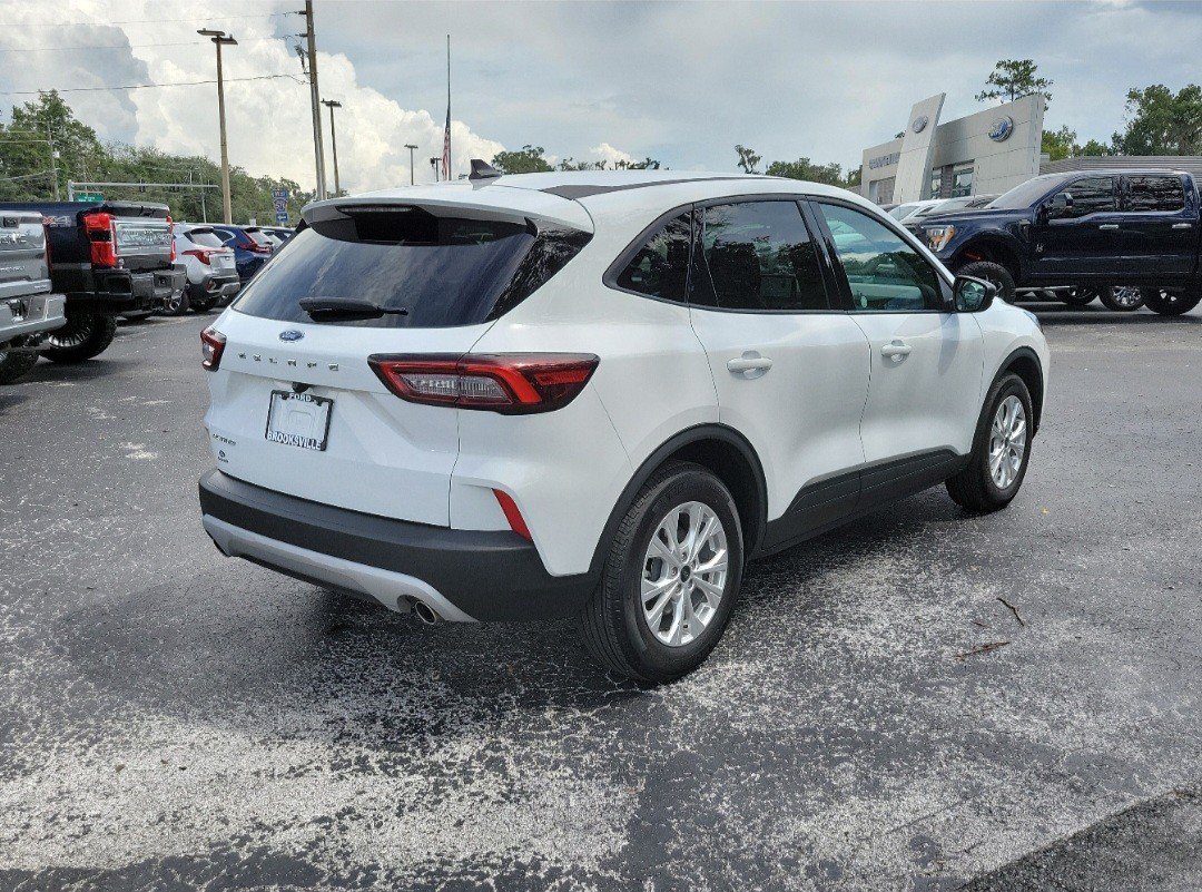 Used 2025 Oxford White Ford Active image 5