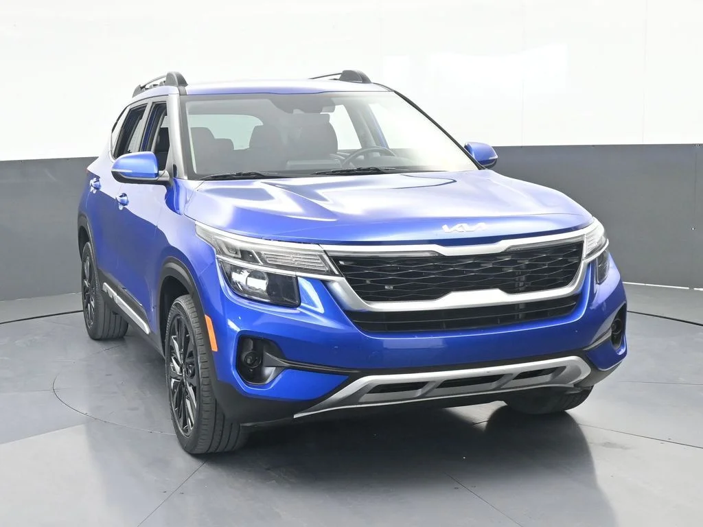 Used 2022 Neptune Blue Kia Nightfall image 8