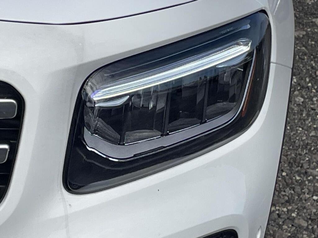 New 2026 Polar White Mercedes-Benz GLB 250 image 13