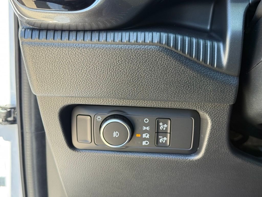 New 2026 Oxford White Ford XLT image 13