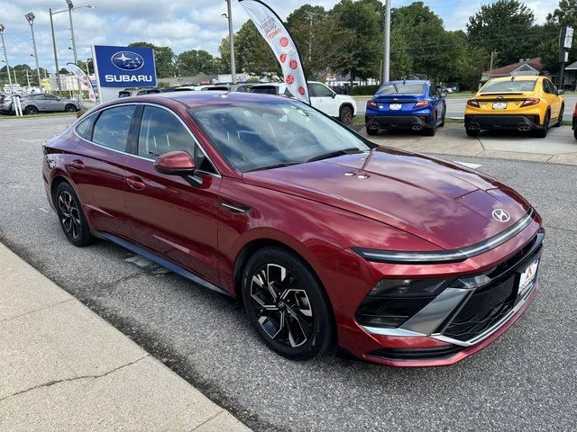 Used 2024 Red Hyundai SEL image 8