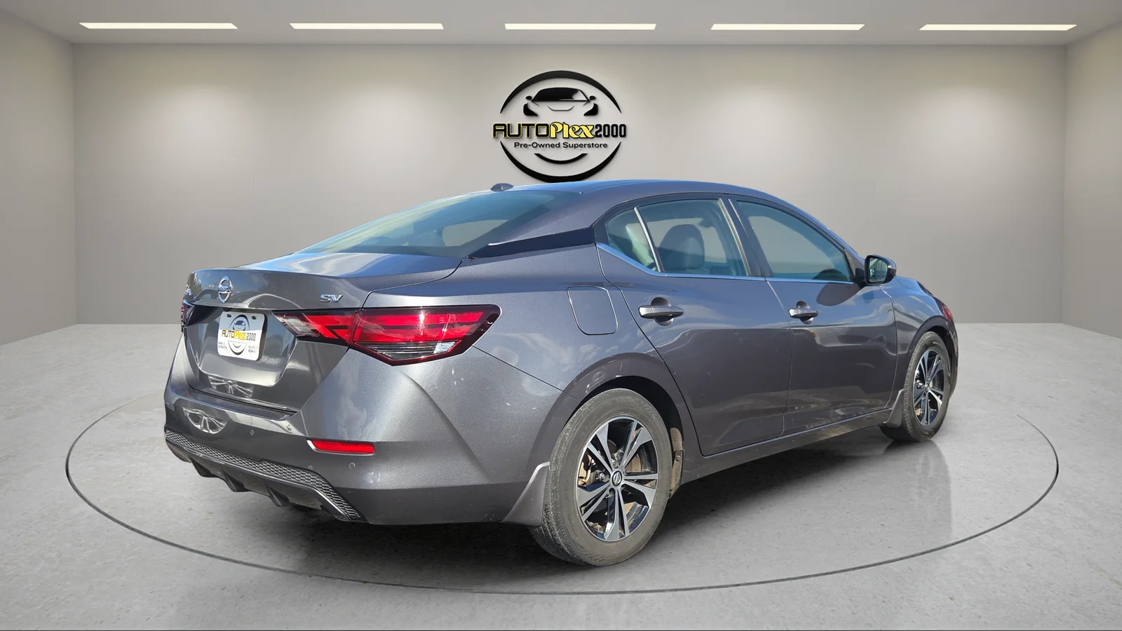 Used 2022 Gray Nissan SV image 7