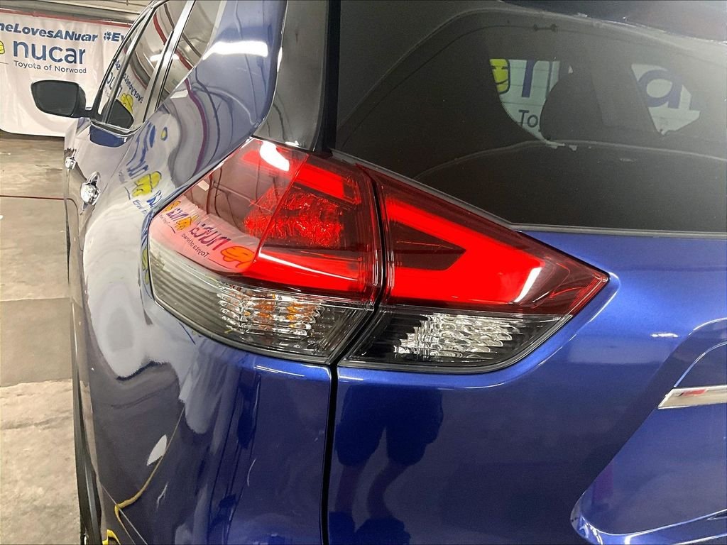 Used 2020 Blue Nissan SV image 31