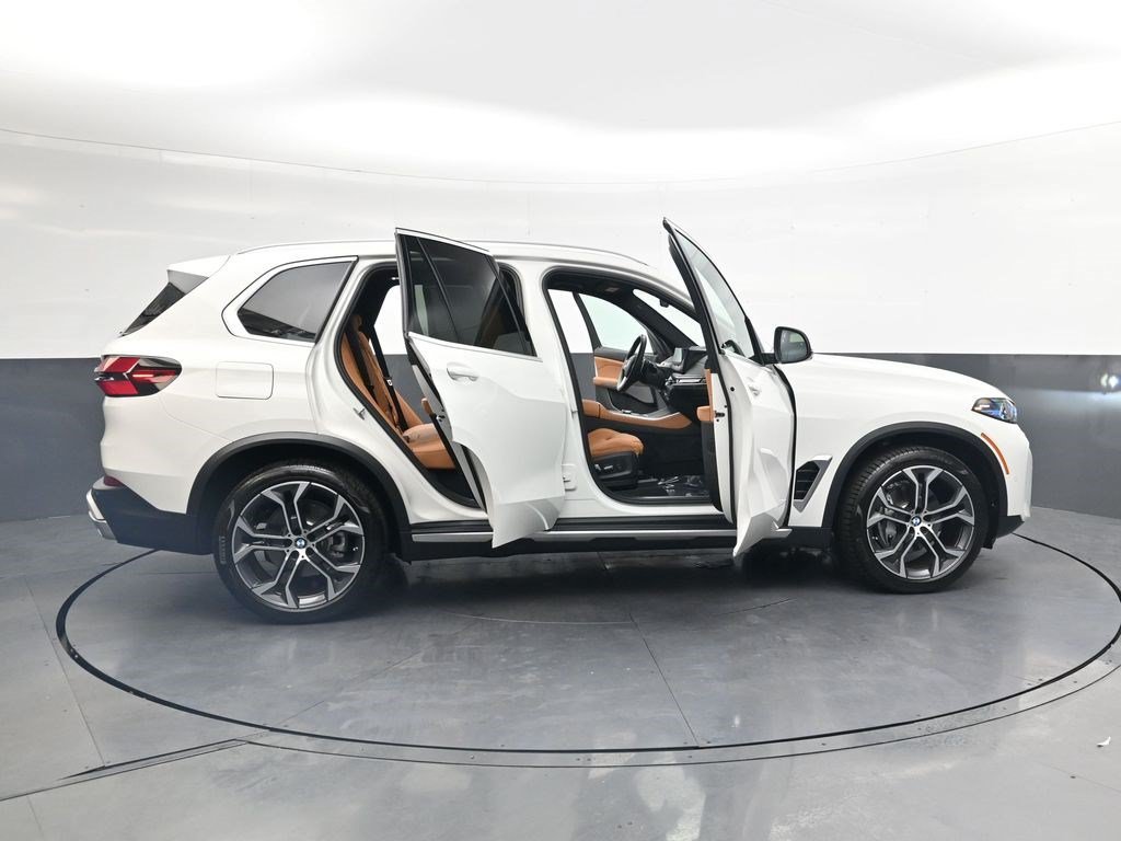 Used 2026 Alpine White BMW xDrive40i image 37