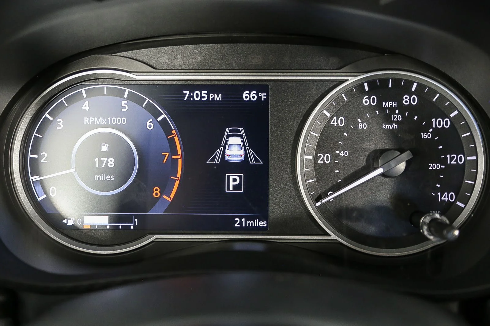 2025 Nissan Versa Sedan SR - Photo 24