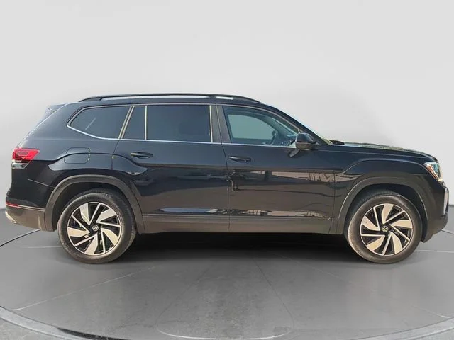 Used 2025 Deep Black Pearl Volkswagen 2.0T SE w/Technology image 7