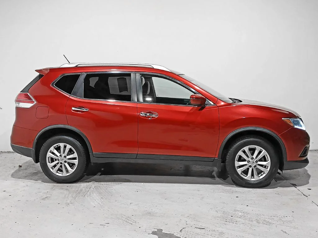 Used 2016 Red Nissan SV image 7