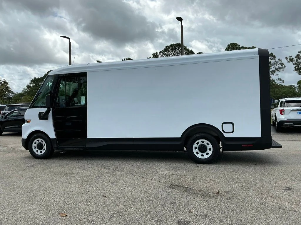 Used 2024 White BrightDrop Base image 3