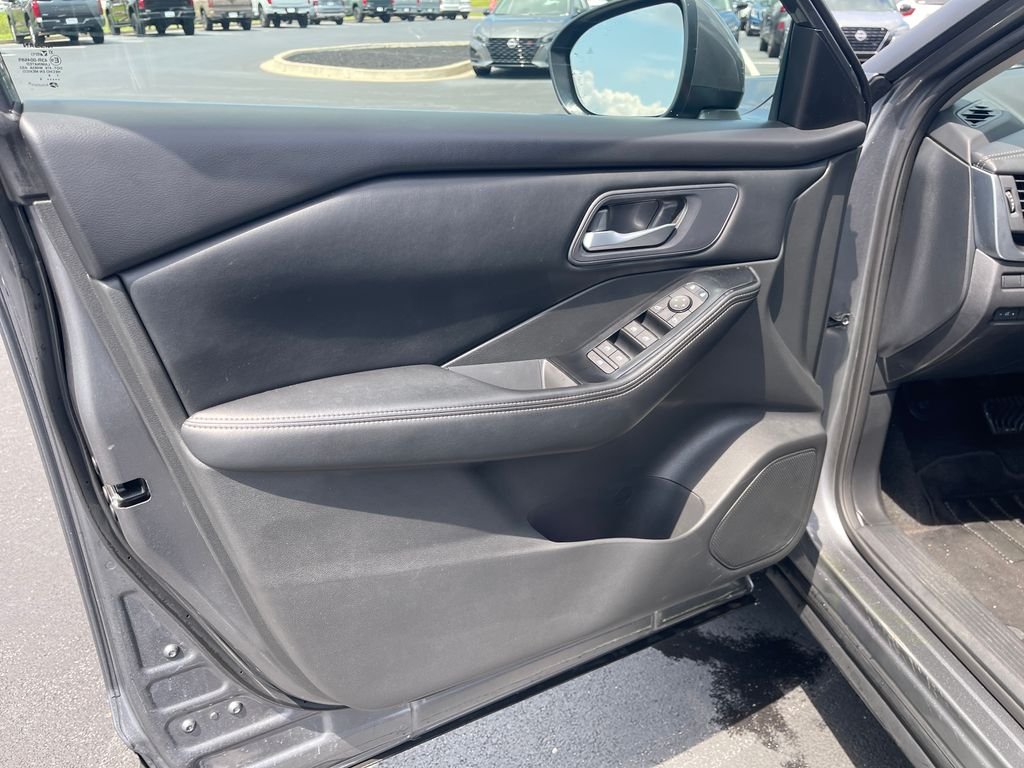 Used 2024 Gray Nissan SV image 12