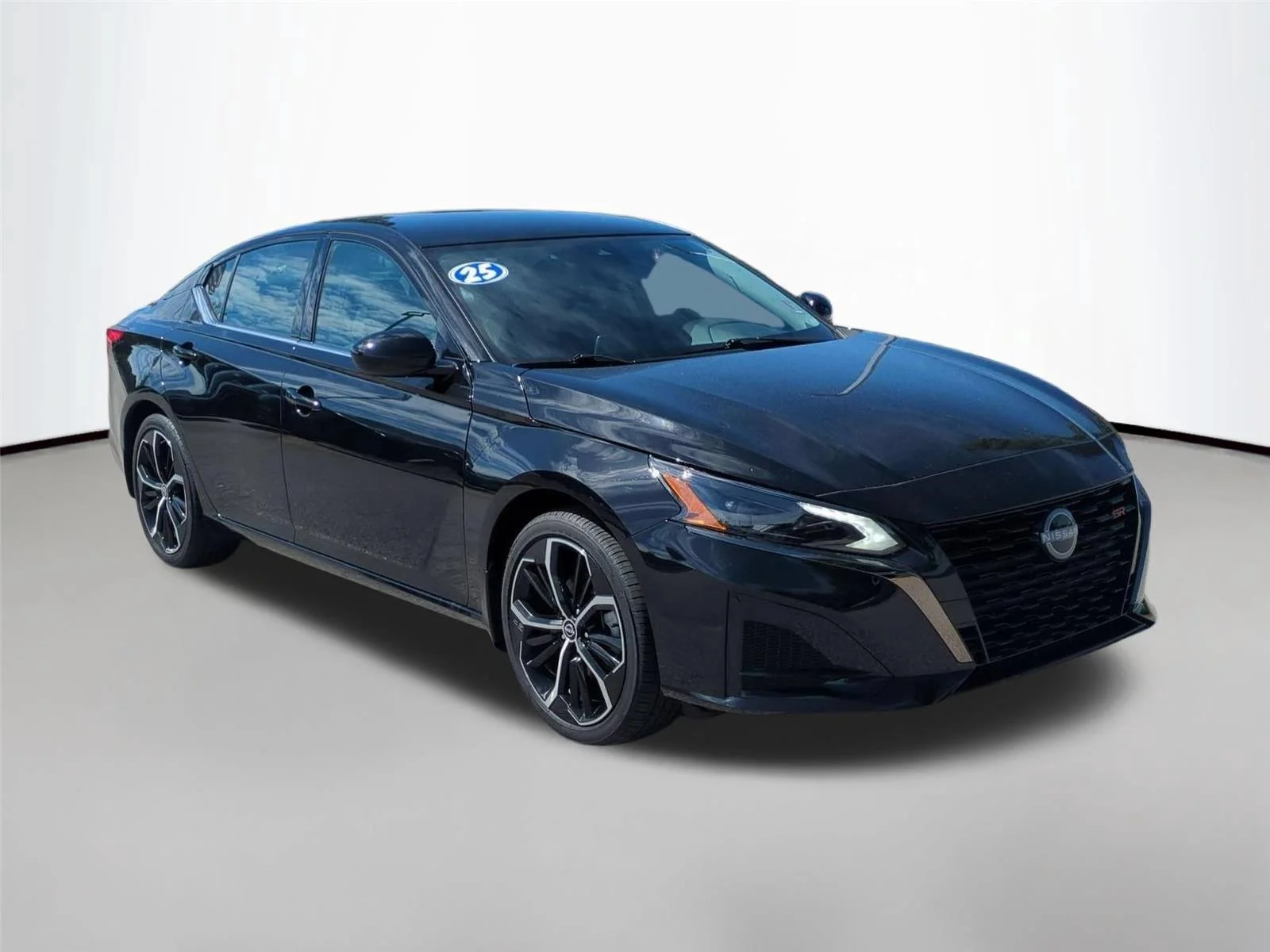 Used 2025 Super Black Nissan SR image 7