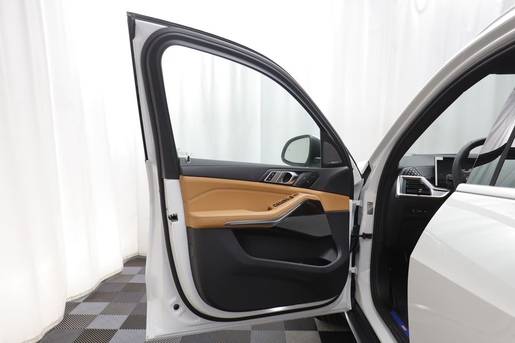 New 2026 Mineral White Metallic BMW xDrive40i image 5