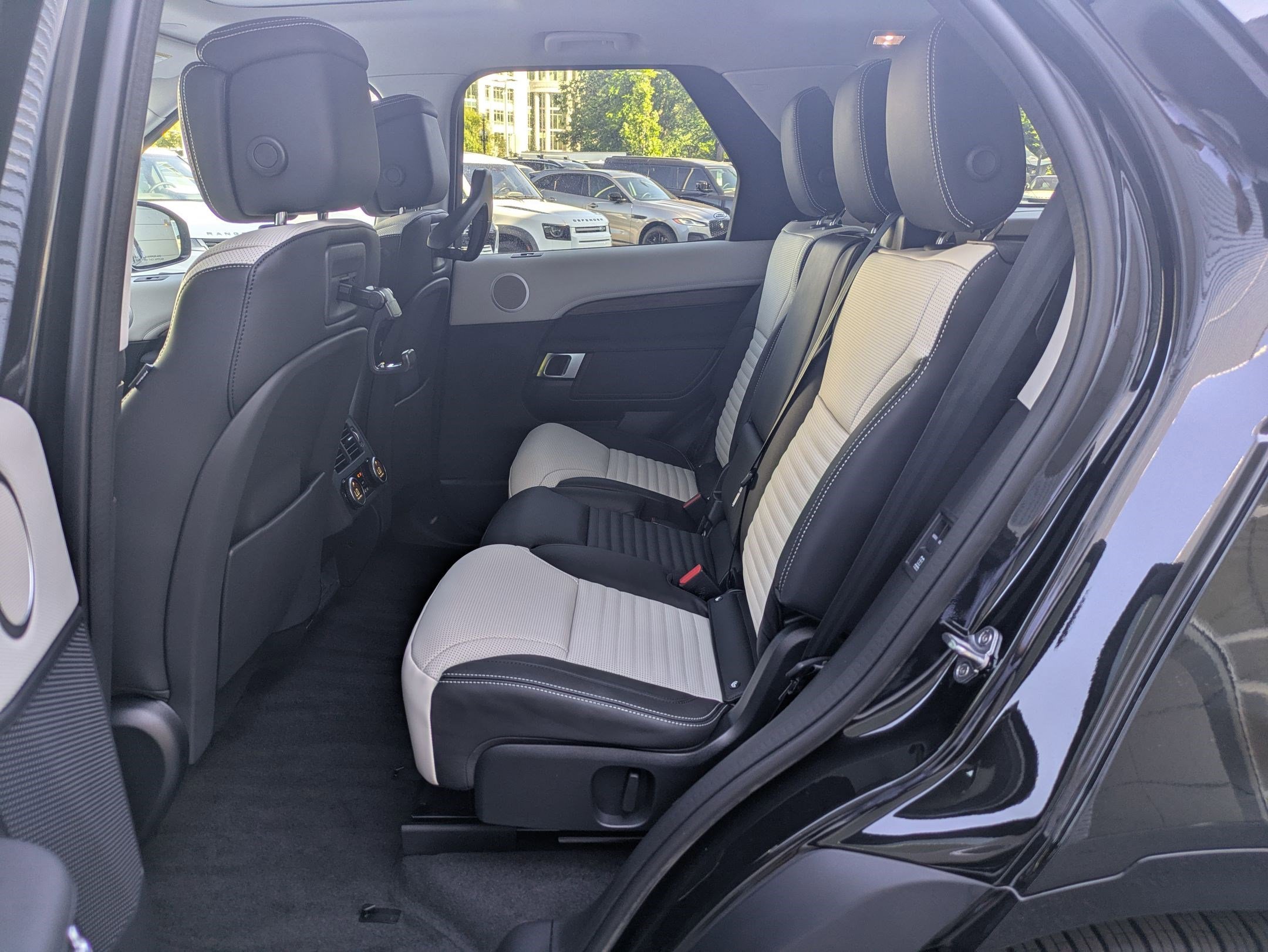 2026 Land Rover Discovery Dynamic SE - Photo 27