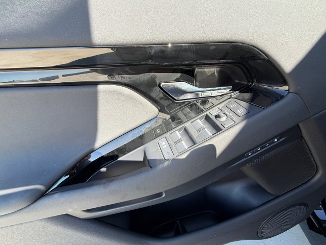 New 2026 Santorini Black Land Rover S image 11