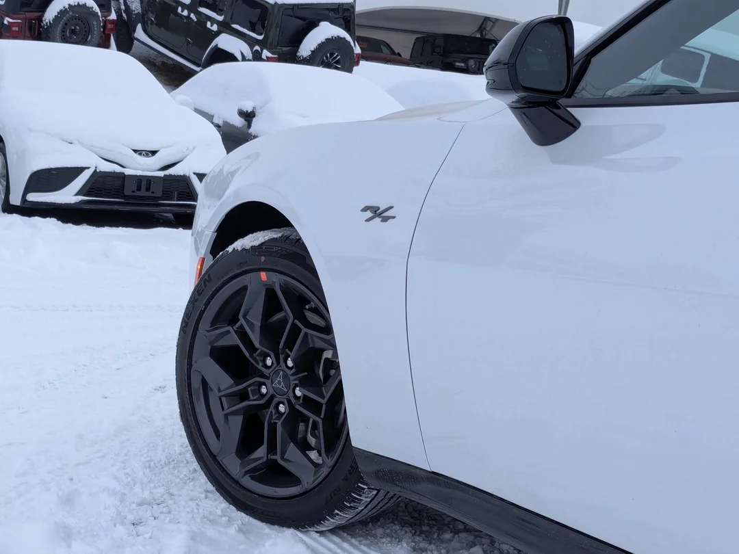 New 2026 White Dodge R/T - - AWD - Blacktop Pack - Hurricane Turbo - 20 Black Wheels & More! image 9