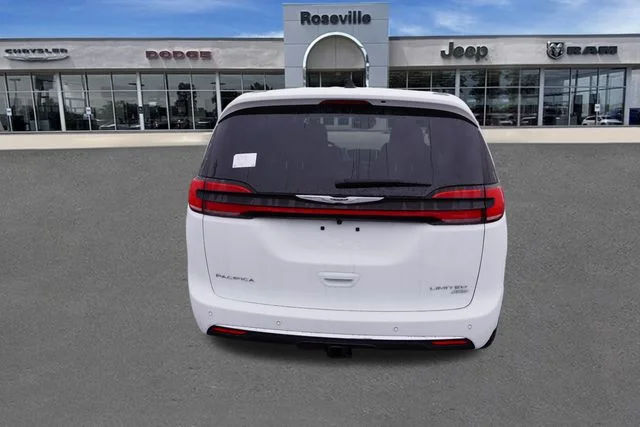New 2026 Bright White Clear-Coat Exterior Paint Chrysler Limited image 4