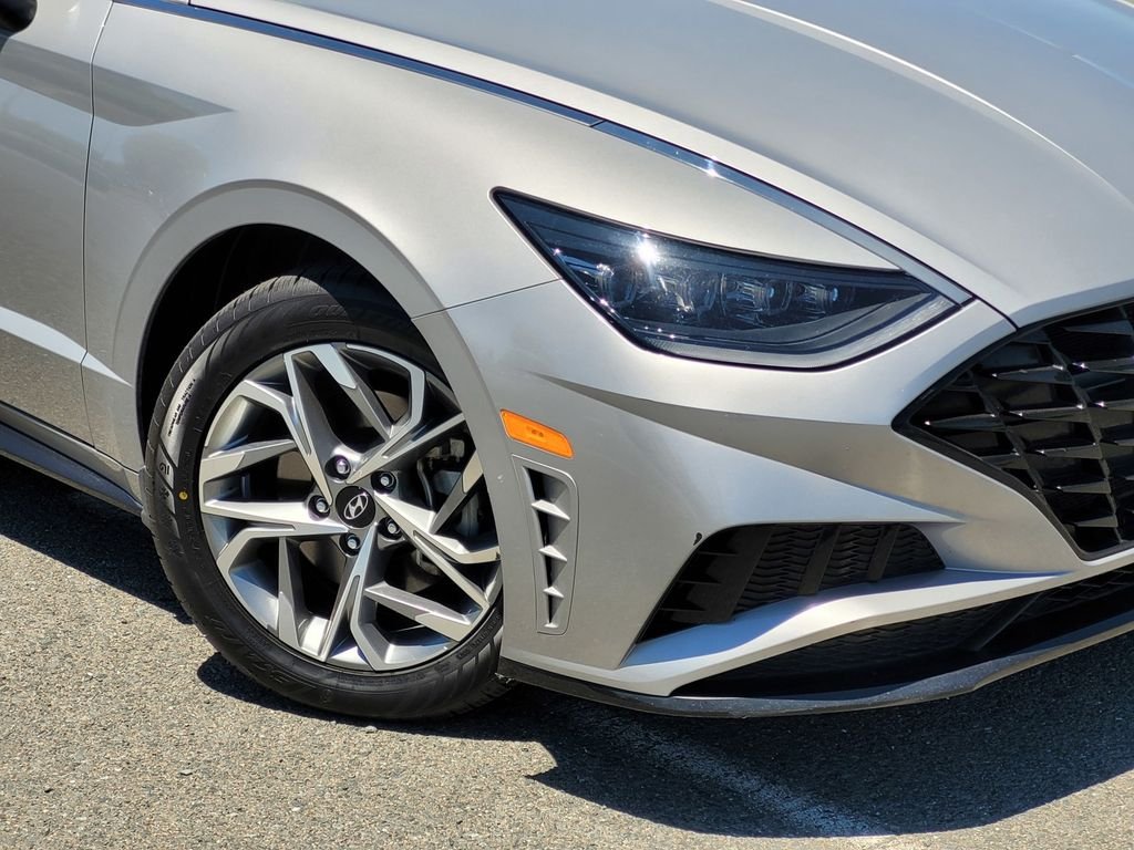 Certified Used 2023 Silver Hyundai SEL image 9